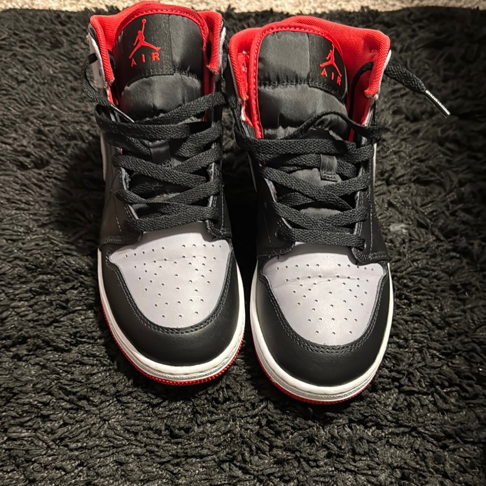 Nike Black and Red Sneakers High-Top Classic